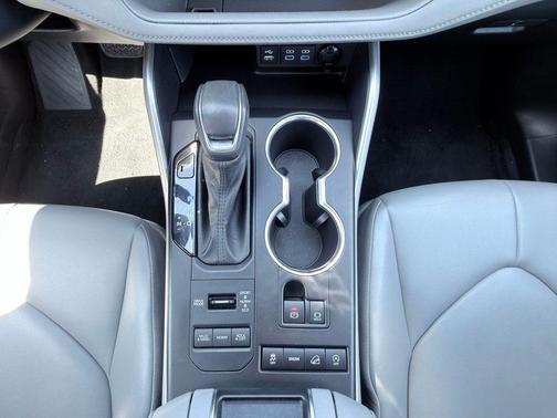 Moon Dust 2022 Toyota Highlander XLE
