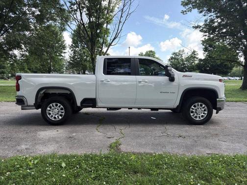 Summit White 2021 Chevrolet Silverado 2500 LT
