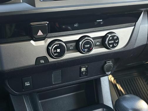 2017 Toyota Tacoma SR