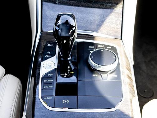 2020 BMW 330 i