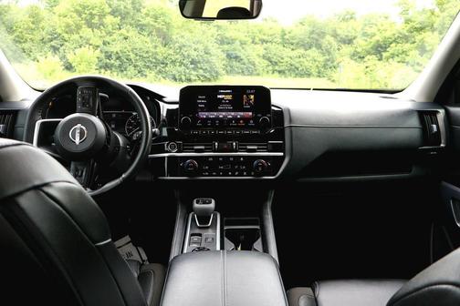 2023 Nissan Pathfinder SL