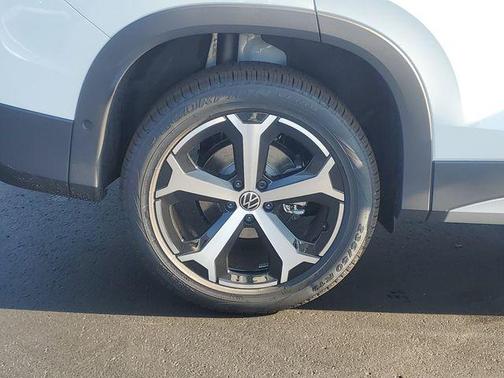 2025 Volkswagen Tiguan 2.0T SE 4MOTION
