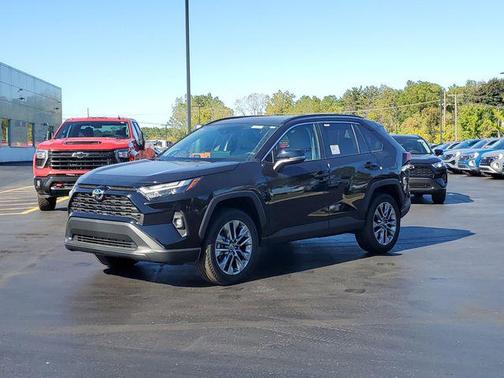 2025 Toyota RAV4 XLE Premium