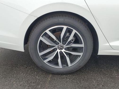 Opal White Pearl 2026 Volkswagen Jetta 1.4T SE