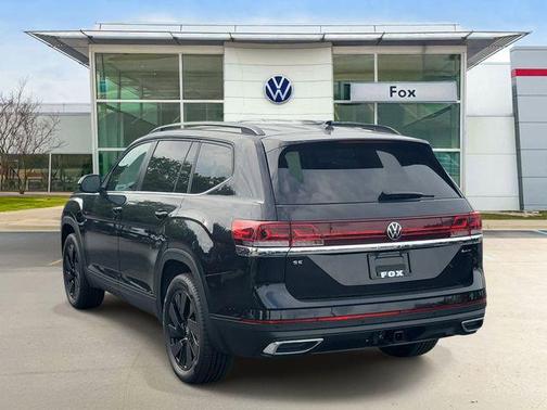Deep Black Pearl 2026 Volkswagen Atlas 2.0T SE w/Technology 4MOTION