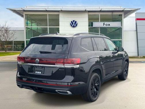 Deep Black Pearl 2026 Volkswagen Atlas 2.0T SE w/Technology 4MOTION