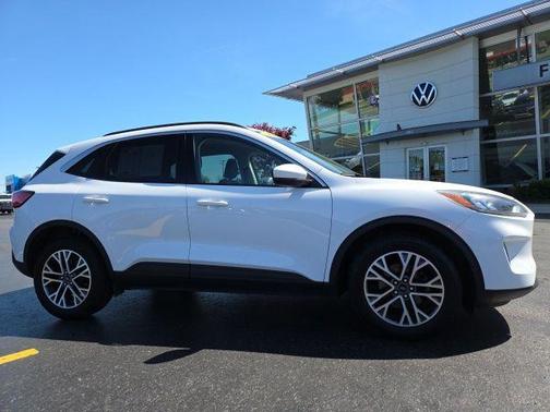 Oxford White 2020 Ford Escape SEL