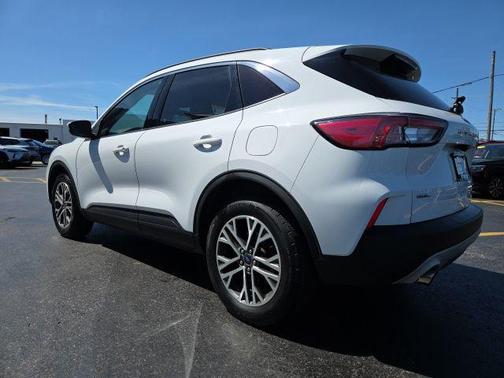 Oxford White 2020 Ford Escape SEL