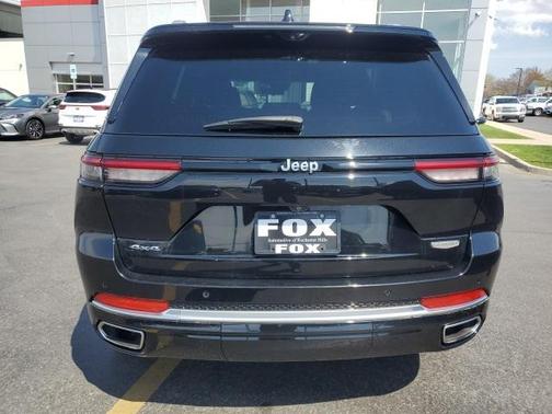 2022 Jeep Grand Cherokee Summit