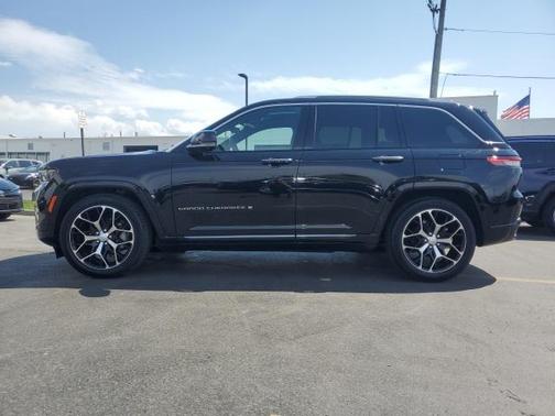 2022 Jeep Grand Cherokee Summit