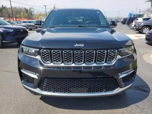 2022 Jeep Grand Cherokee Summit