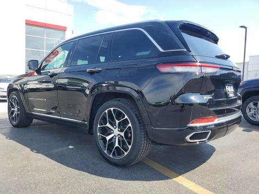 2022 Jeep Grand Cherokee Summit
