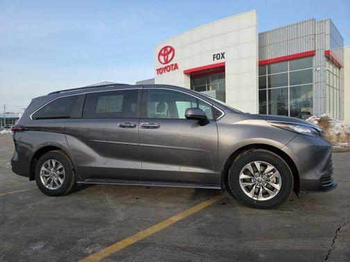 2023 Toyota Sienna LE