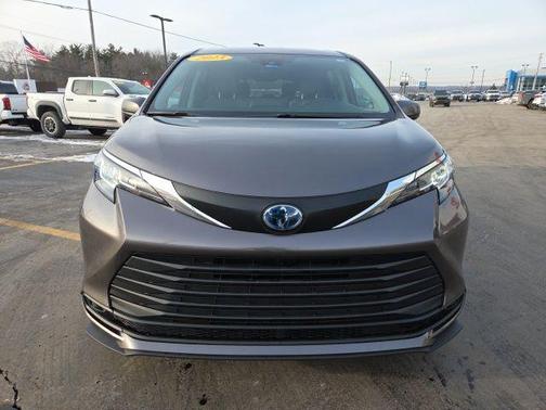 2023 Toyota Sienna LE