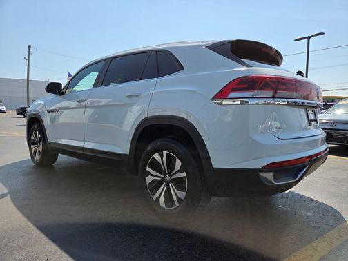 Pure White 2024 Volkswagen Atlas Cross Sport 2.0T SE