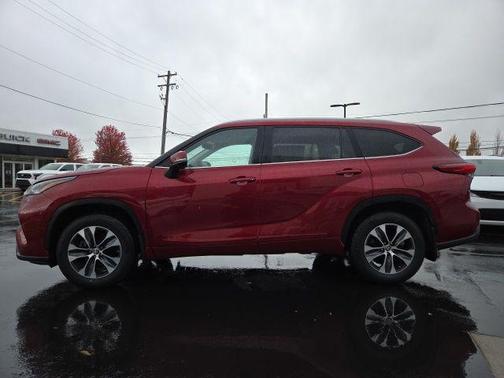 2023 Toyota Highlander Hybrid XLE