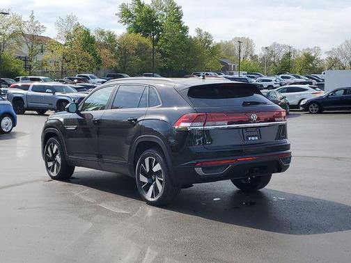 deep black pearl 2026 Volkswagen Atlas Cross Sport 2.0T SE w/Technology 4MOTION