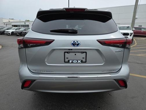 2024 Toyota Highlander Hybrid Platinum