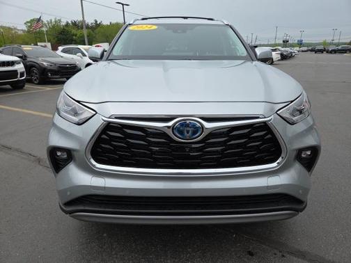 2024 Toyota Highlander Hybrid Platinum