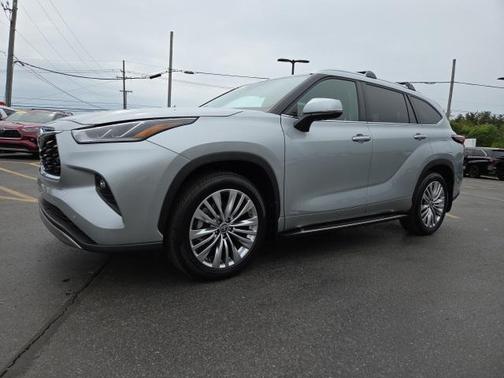 2024 Toyota Highlander Hybrid Platinum