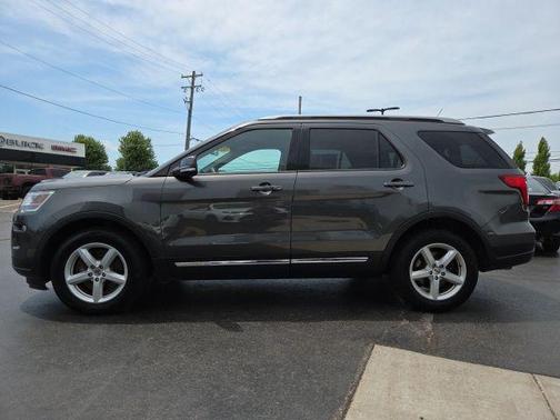 Magnetic Metallic 2018 Ford Explorer XLT