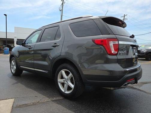 Magnetic Metallic 2018 Ford Explorer XLT