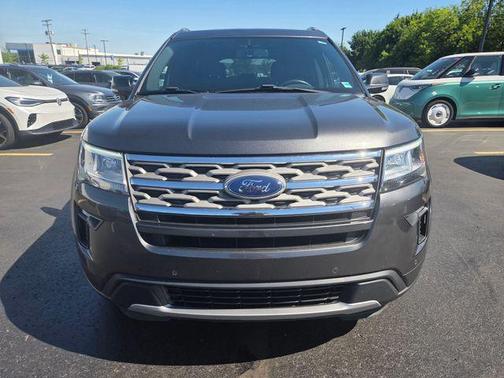 Magnetic Metallic 2018 Ford Explorer XLT