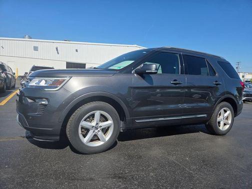Magnetic Metallic 2018 Ford Explorer XLT