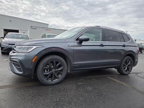 Platinum Gray Metallic 2024 Volkswagen Tiguan 2.0T SE 4MOTION