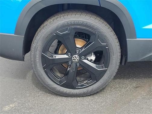 2025 Volkswagen Taos 1.5T SE Black
