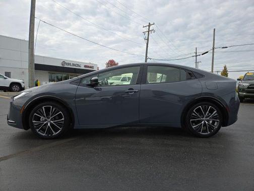 2025 Toyota Prius XLE