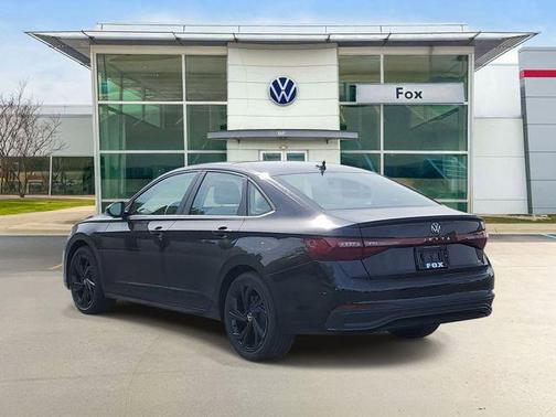 Deep Black Pearl 2026 Volkswagen Jetta 1.4T SE