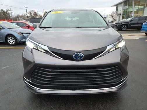 2023 Toyota Sienna XLE