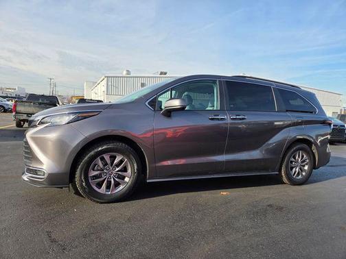 2023 Toyota Sienna XLE