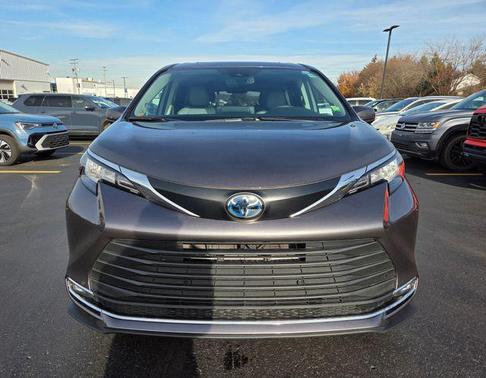 2023 Toyota Sienna XLE