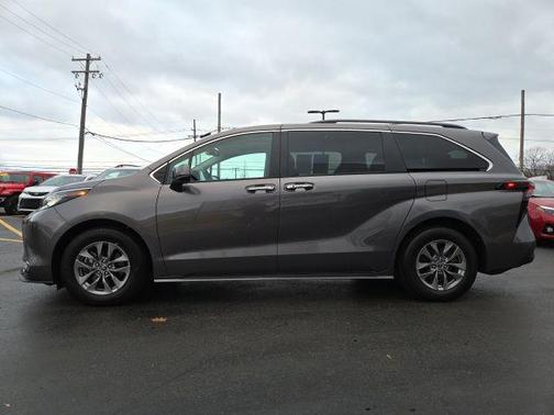 2023 Toyota Sienna XLE