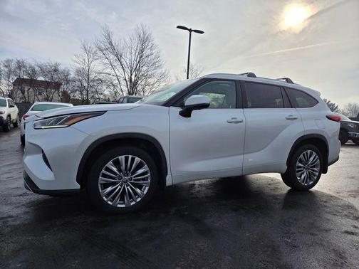 2023 Toyota Highlander Platinum