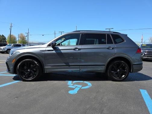 2024 Volkswagen Tiguan 2.0T SE R-Line Black