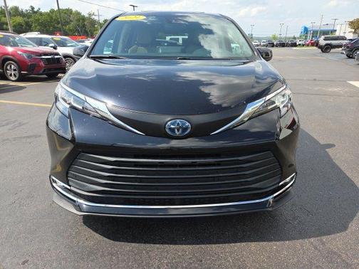 2021 Toyota Sienna XLE 7 Passenger