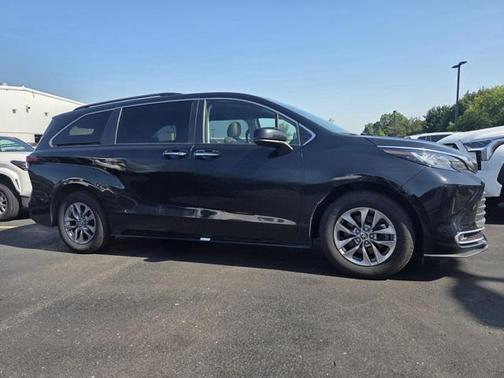 2021 Toyota Sienna XLE 7 Passenger