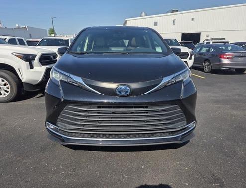 2021 Toyota Sienna XLE 7 Passenger