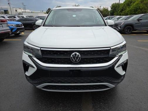 Pure White 2023 Volkswagen Taos 1.5T SE