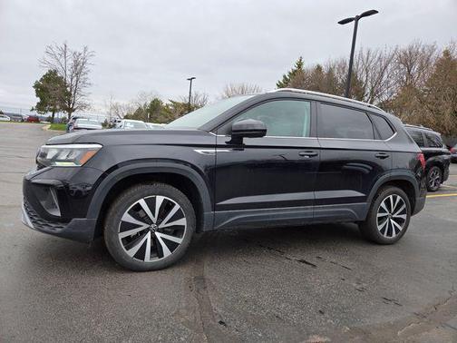 Deep Black 2023 Volkswagen Taos 1.5T SE