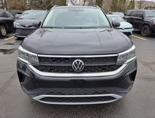 Deep Black 2023 Volkswagen Taos 1.5T SE