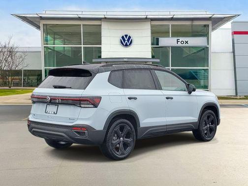 Monument Gray w/Deep Black Roof 2026 Volkswagen Taos SE Black
