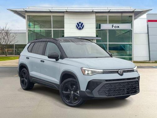 Monument Gray w/Deep Black Roof 2026 Volkswagen Taos SE Black