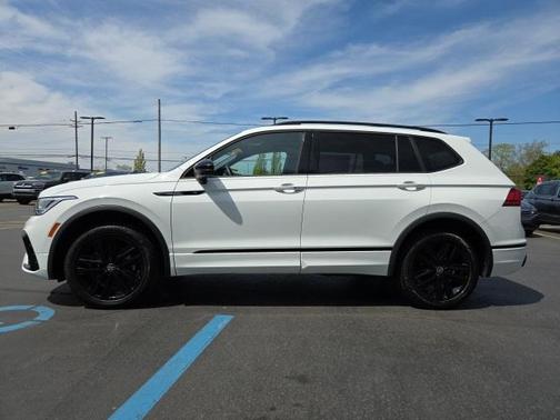 2022 Volkswagen Tiguan 2.0T SE R-Line Black 4MOTION