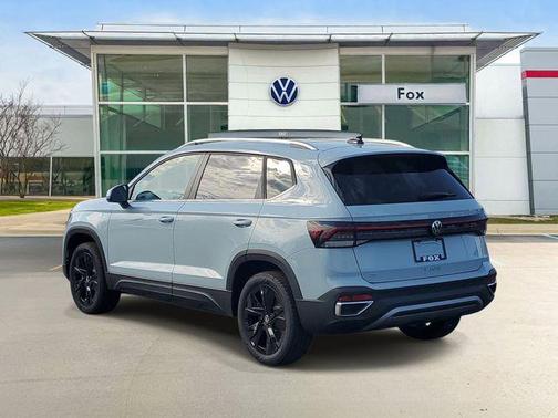 Monument Gray 2026 Volkswagen Taos SE
