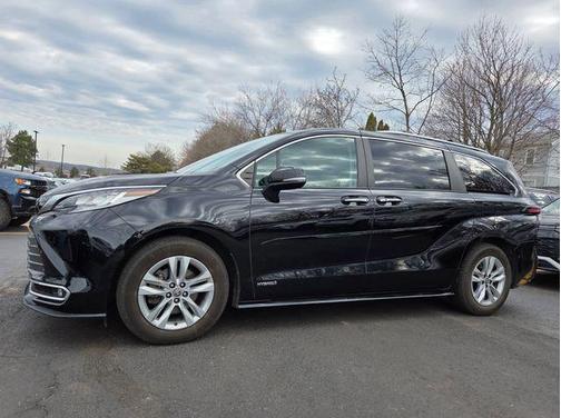Midnight Black Metallic 2021 Toyota Sienna Limited 7-Passenger