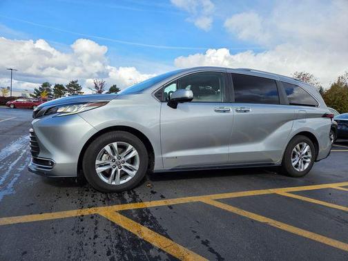 2021 Toyota Sienna Limited 7-Passenger